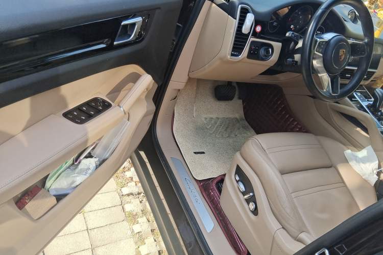 Used Porsche Cayenne 2018 Cayenne 3.0T Interior 3