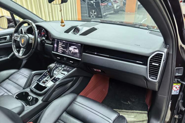 Used Porsche Cayenne 2018 Cayenne 3.0T Interior 6
