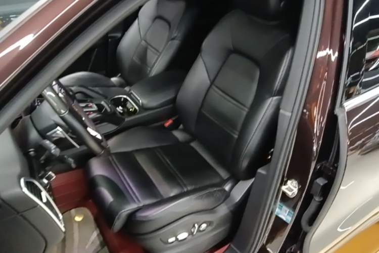 Used Porsche Cayenne 2018 Cayenne 3.0T Left Front Seat