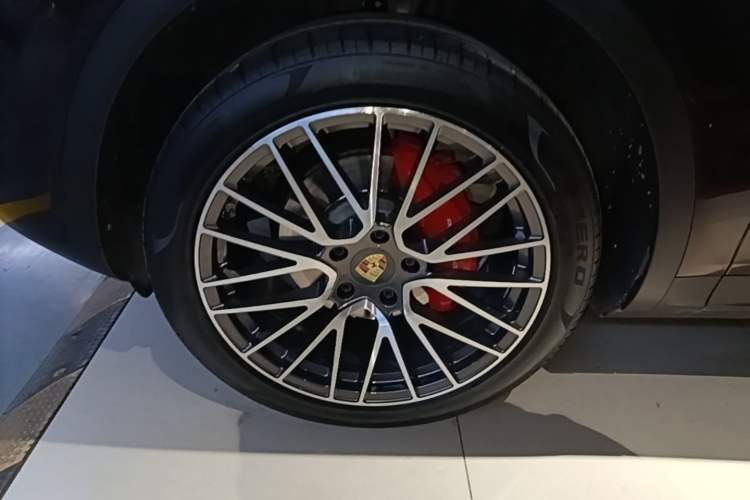 Used Porsche Cayenne 2018 Cayenne 3.0T Left Front Wheel Hub