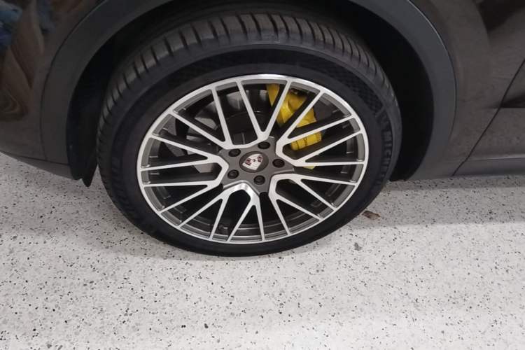 Used Porsche Cayenne 2018 Cayenne 3.0T Left Front Wheel Hub