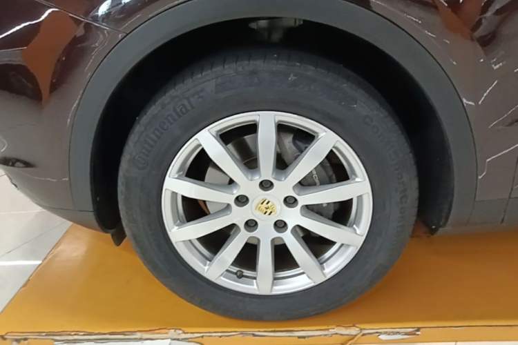 Used Porsche Cayenne 2018 Cayenne 3.0T Left Front Wheel Hub