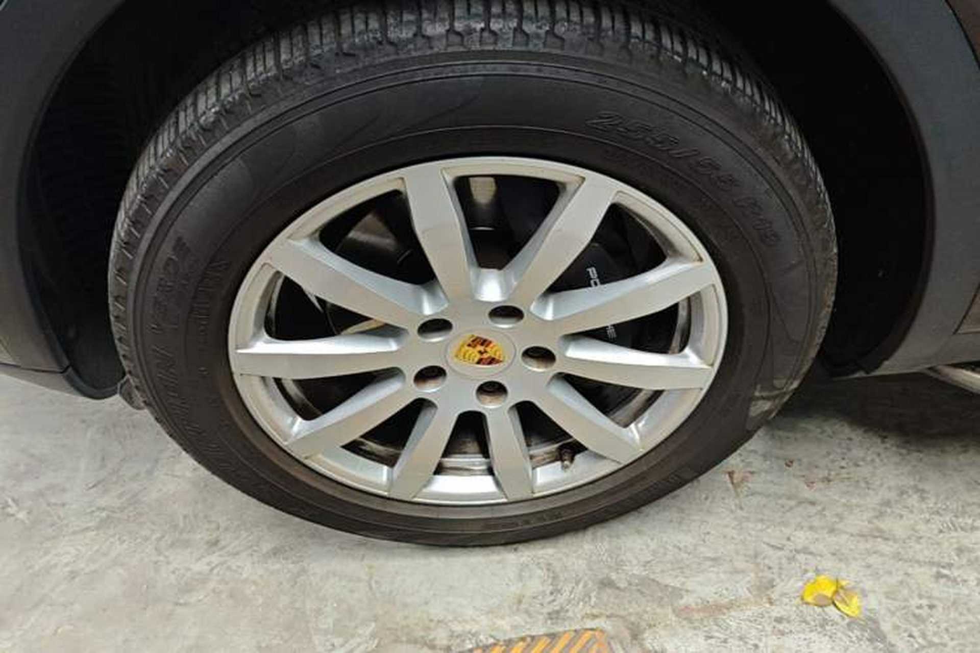 Used Porsche Cayenne 2018 Cayenne 3.0T Left Front Wheel Hub