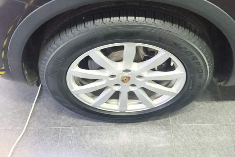 Used Porsche Cayenne 2018 Cayenne 3.0T Left Front Wheel Hub