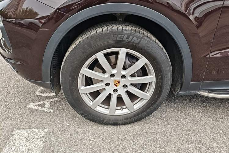 Used Porsche Cayenne 2018 Cayenne 3.0T Left Front Wheel Hub