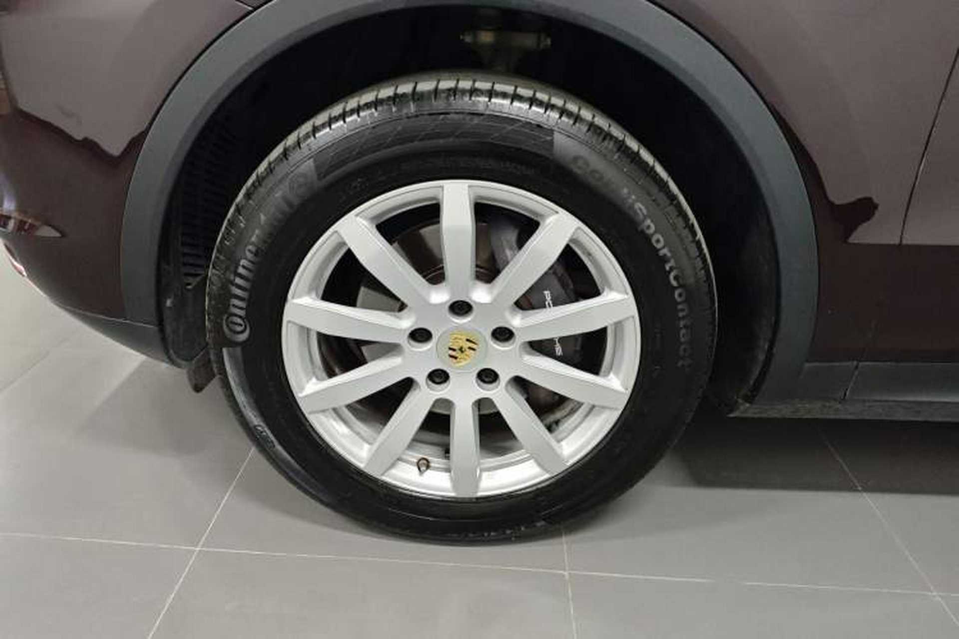 Used Porsche Cayenne 2018 Cayenne 3.0T Left Front Wheel Hub