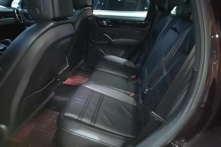 Used Porsche Cayenne 2018 Cayenne 3.0T Left Rear Seat