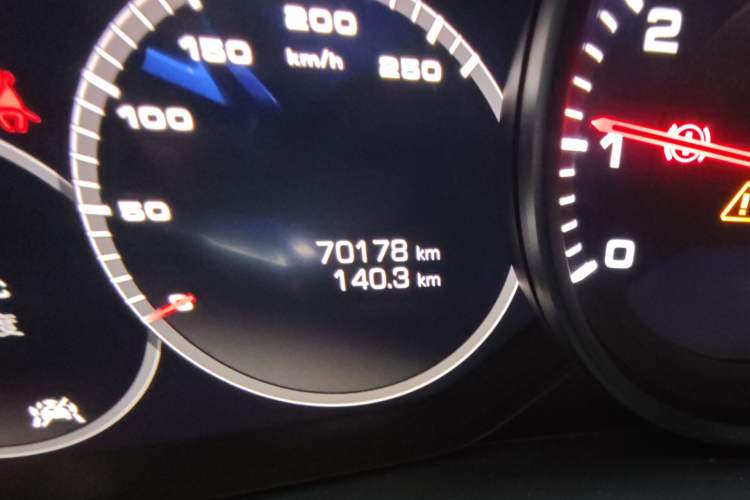 Used Porsche Cayenne 2018 Cayenne 3.0T Odometer Close Up