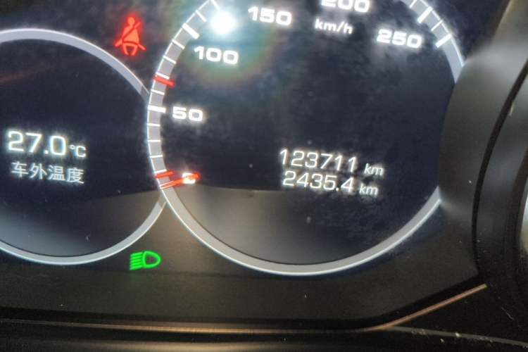 Used Porsche Cayenne 2018 Cayenne 3.0T Odometer Close Up