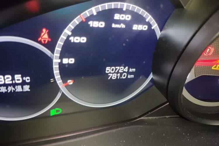 Used Porsche Cayenne 2018 Cayenne 3.0T Odometer Close Up