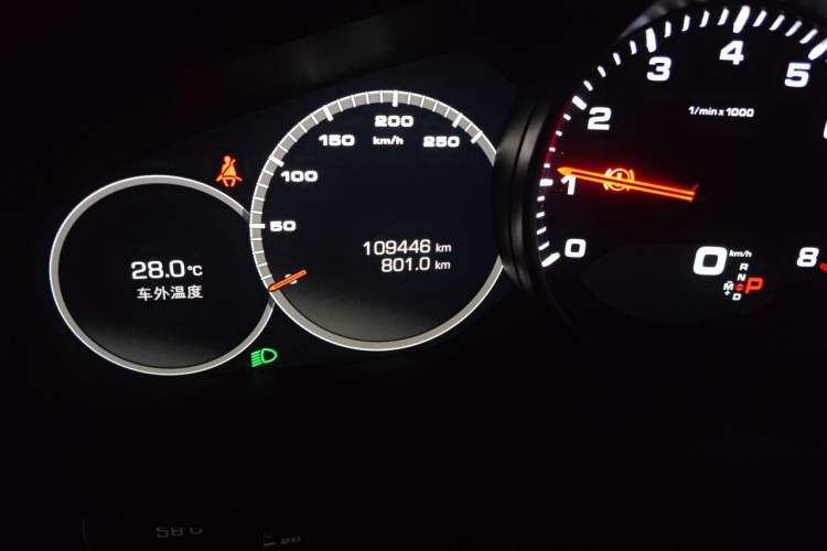 Used Porsche Cayenne 2018 Cayenne 3.0T Odometer Close Up