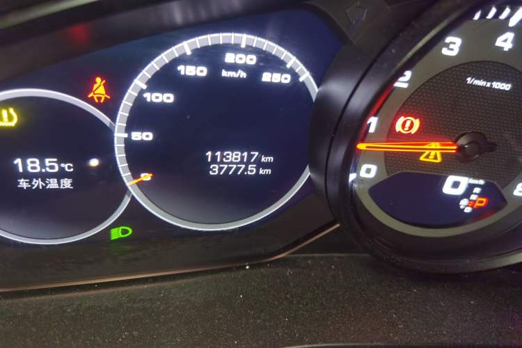 Used Porsche Cayenne 2018 Cayenne 3.0T Odometer Close Up
