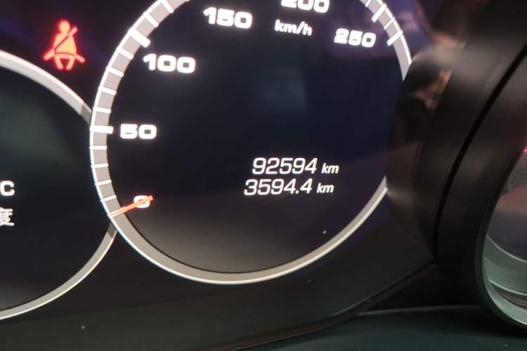 Used Porsche Cayenne 2018 Cayenne 3.0T Odometer Close Up