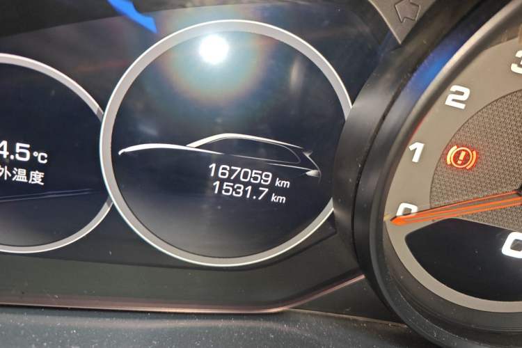 Used Porsche Cayenne 2018 Cayenne 3.0T Odometer Close Up