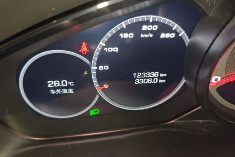 Used Porsche Cayenne 2018 Cayenne 3.0T Odometer Close Up