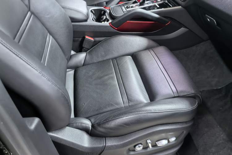 Used Porsche Cayenne 2018 Cayenne 3.0T Right Front Seat