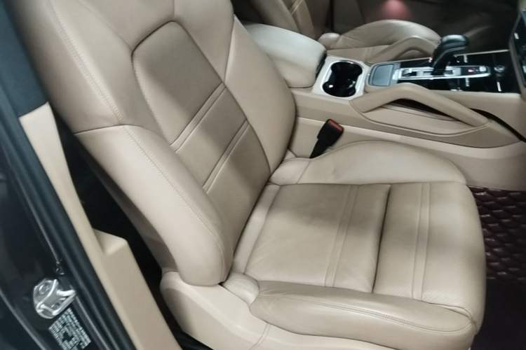 Used Porsche Cayenne 2018 Cayenne 3.0T Right Front Seat