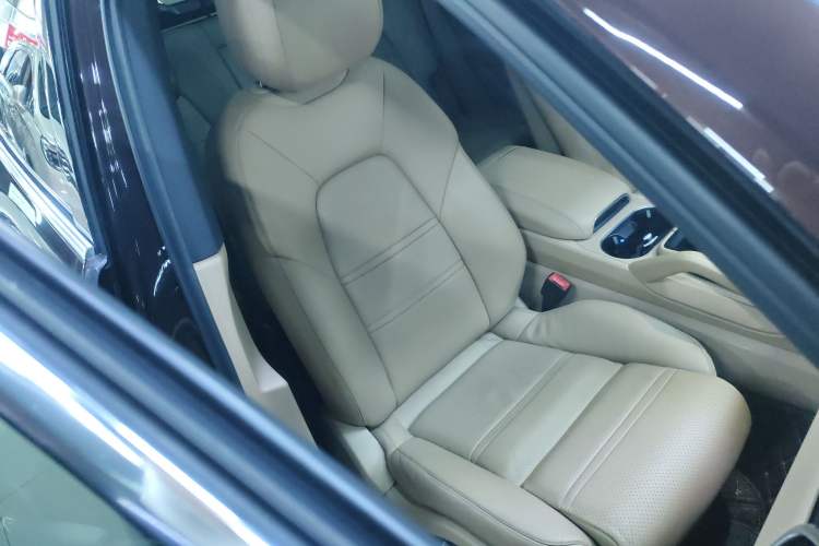 Used Porsche Cayenne 2018 Cayenne 3.0T Right Front Seat