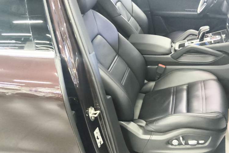 Used Porsche Cayenne 2018 Cayenne 3.0T Right Front Seat
