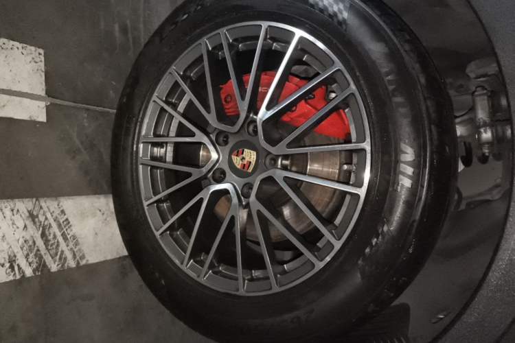 Used Porsche Cayenne 2018 Cayenne 3.0T Right Front Wheel Hub
