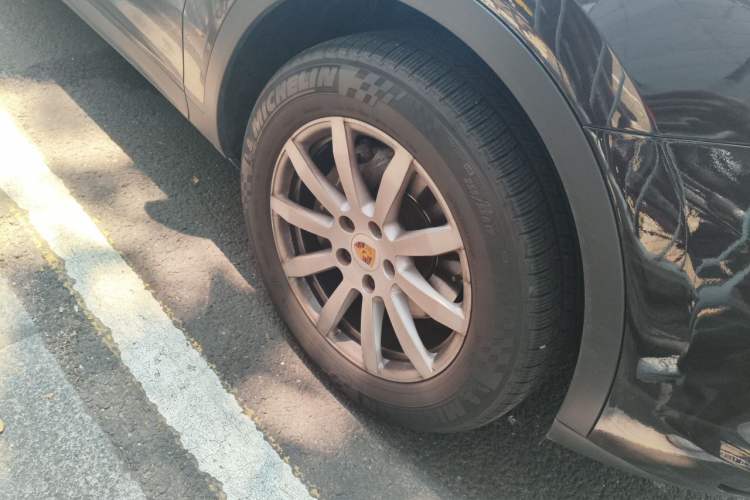 Used Porsche Cayenne 2018 Cayenne 3.0T Right Front Wheel Hub
