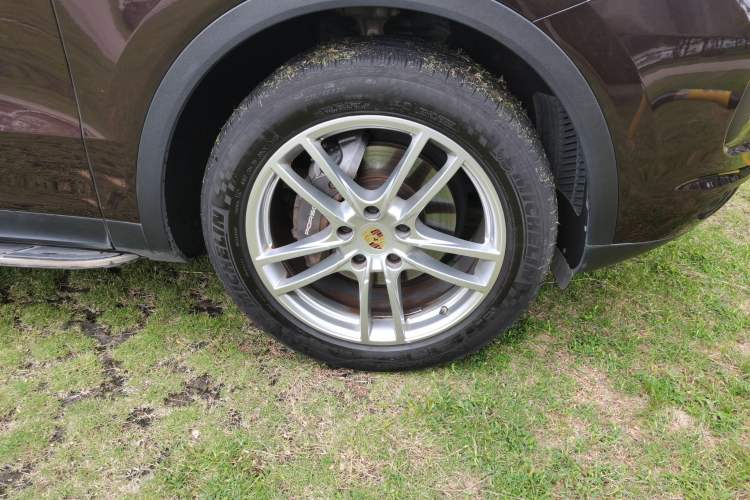 Used Porsche Cayenne 2018 Cayenne 3.0T Right Front Wheel Hub