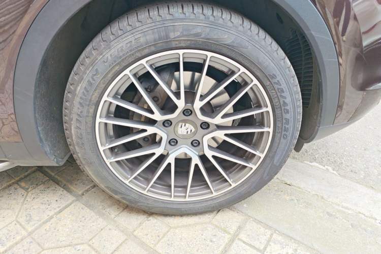 Used Porsche Cayenne 2018 Cayenne 3.0T Right Front Wheel Hub