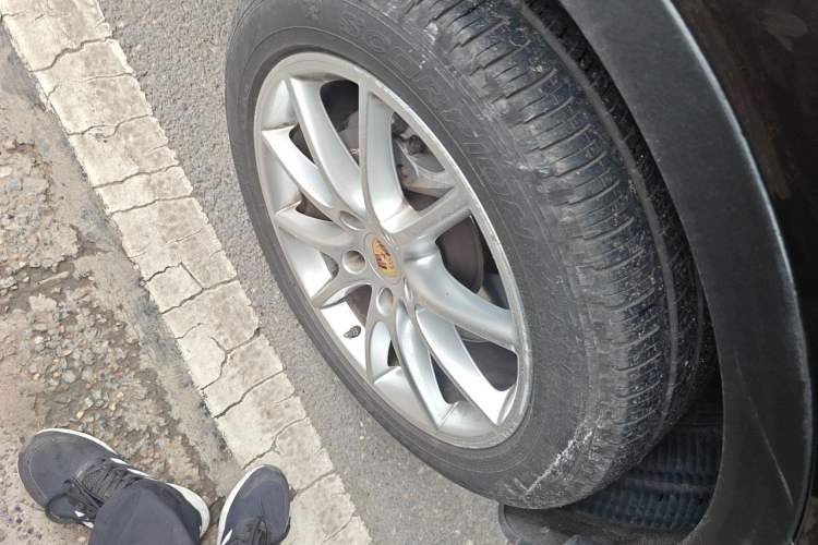 Used Porsche Cayenne 2018 Cayenne 3.0T Right Front Wheel Hub