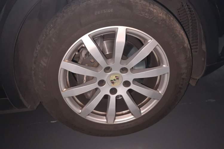 Used Porsche Cayenne 2018 Cayenne 3.0T Right Front Wheel Hub