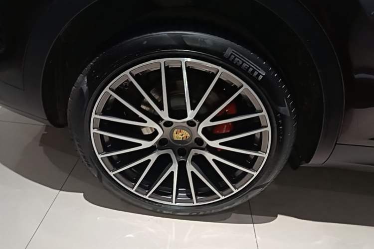 Used Porsche Cayenne 2018 Cayenne 3.0T Right Rear Wheel Hub