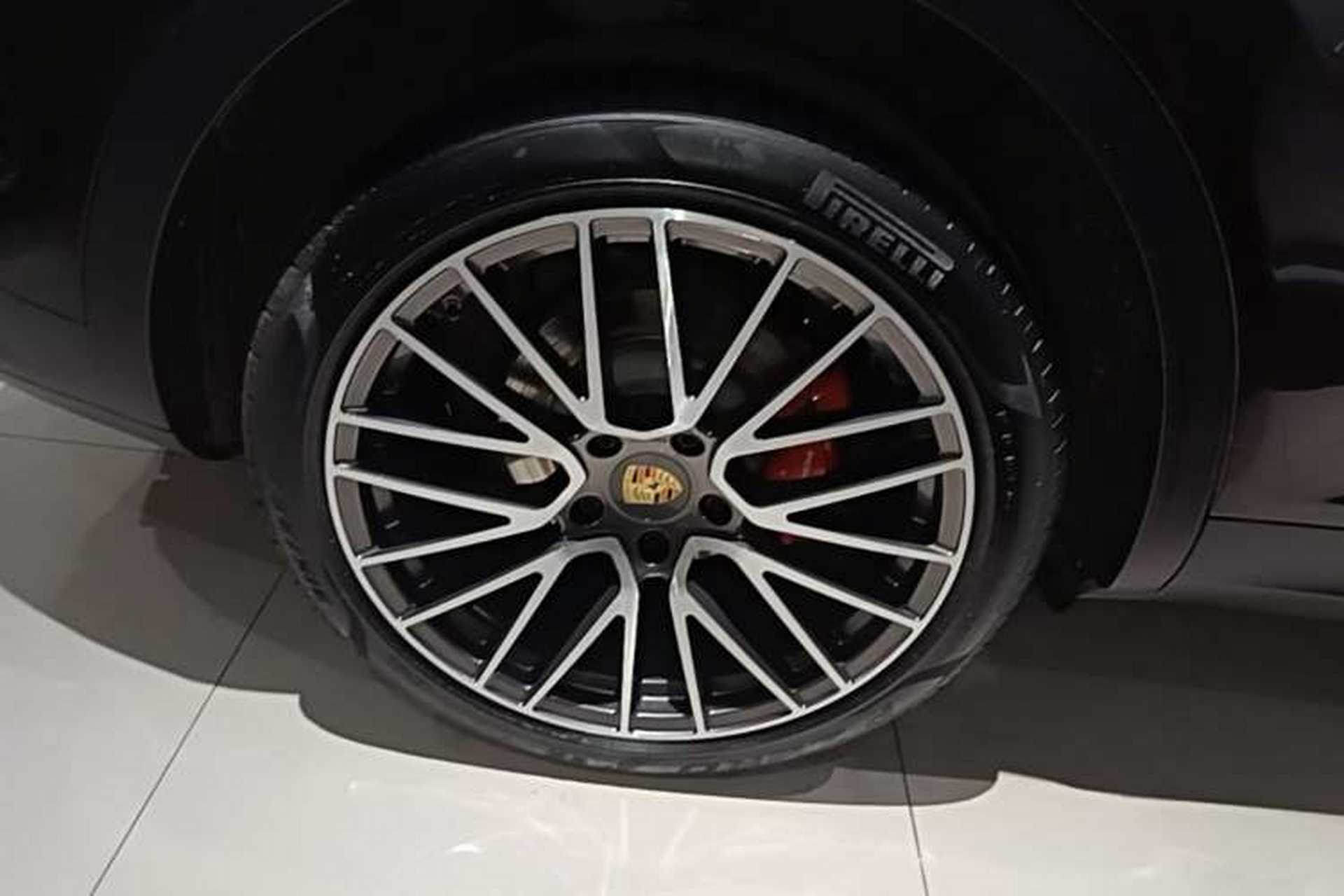 Used Porsche Cayenne 2018 Cayenne 3.0T Right Rear Wheel Hub