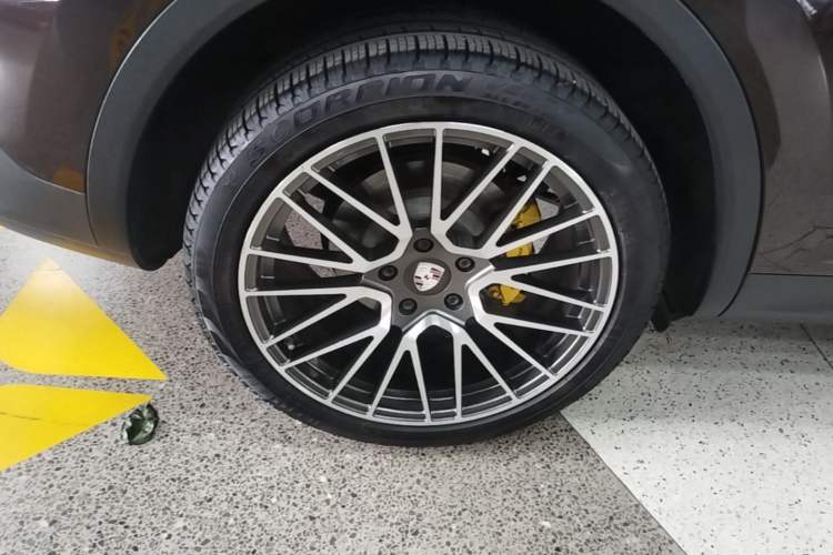 Used Porsche Cayenne 2018 Cayenne 3.0T Right Rear Wheel Hub