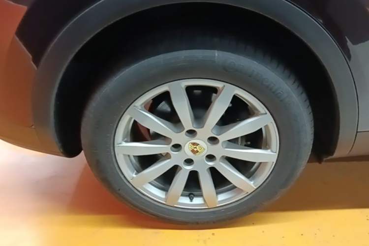 Used Porsche Cayenne 2018 Cayenne 3.0T Right Rear Wheel Hub