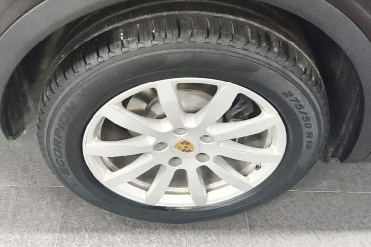 Used Porsche Cayenne 2018 Cayenne 3.0T Right Rear Wheel Hub