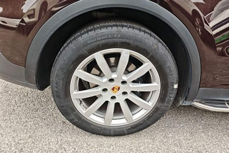 Used Porsche Cayenne 2018 Cayenne 3.0T Right Rear Wheel Hub