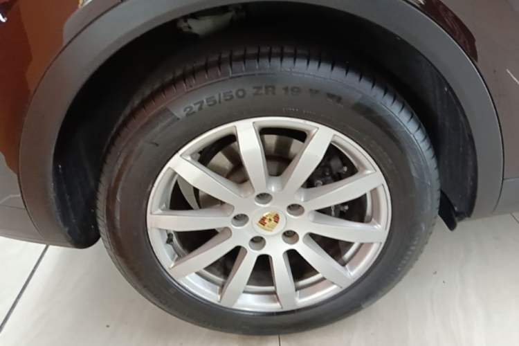Used Porsche Cayenne 2018 Cayenne 3.0T Right Rear Wheel Hub