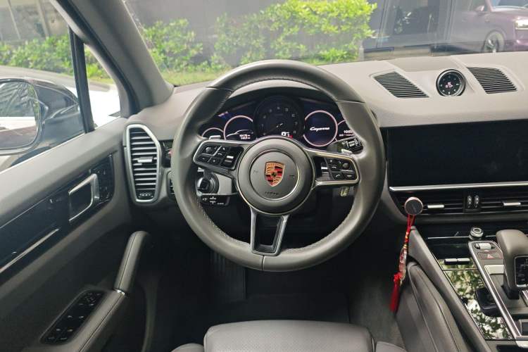 Used Porsche Cayenne 2018 Cayenne 3.0T Steering Wheel