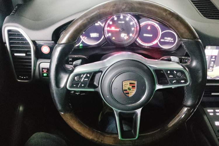 Used Porsche Cayenne 2018 Cayenne 3.0T Steering Wheel