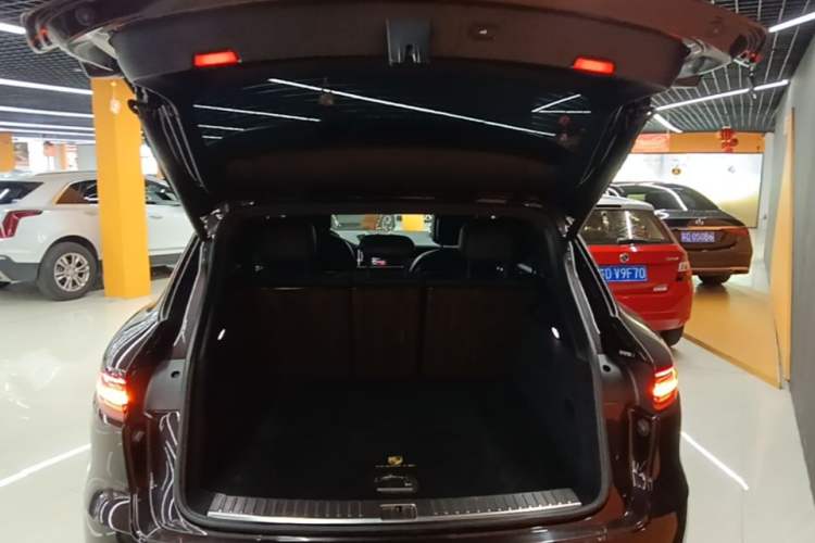 Used Porsche Cayenne 2018 Cayenne 3.0T Trunk