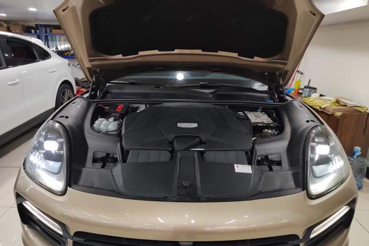 Used Porsche Cayenne 2018 Cayenne 3.0T Engine Bay