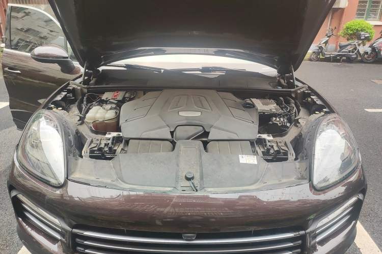 Used Porsche Cayenne 2018 Cayenne 3.0T Engine Bay