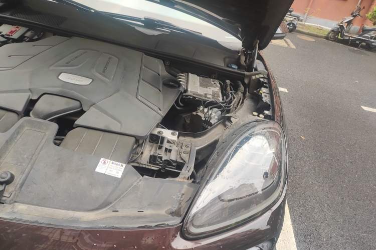 Used Porsche Cayenne 2018 Cayenne 3.0T Engine Bay Left