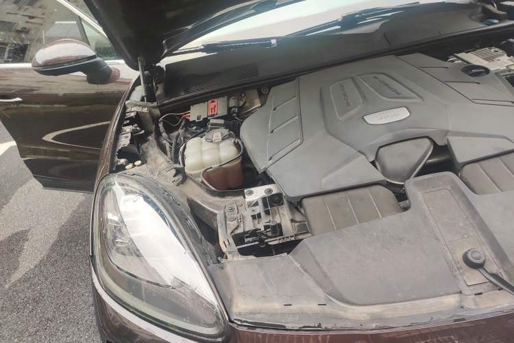Used Porsche Cayenne 2018 Cayenne 3.0T Engine Bay Right