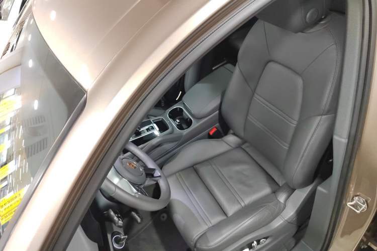 Used Porsche Cayenne 2018 Cayenne 3.0T Left Front Seat