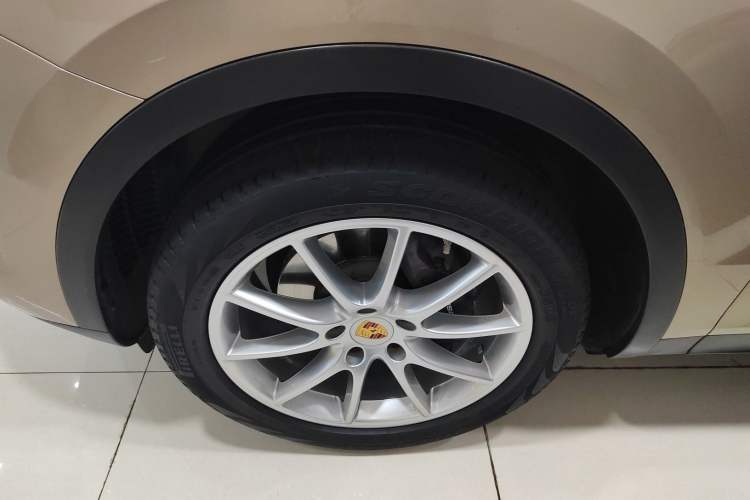 Used Porsche Cayenne 2018 Cayenne 3.0T Left Front Wheel Hub