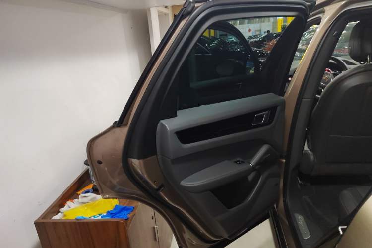 Used Porsche Cayenne 2018 Cayenne 3.0T Left Rear Door Interior