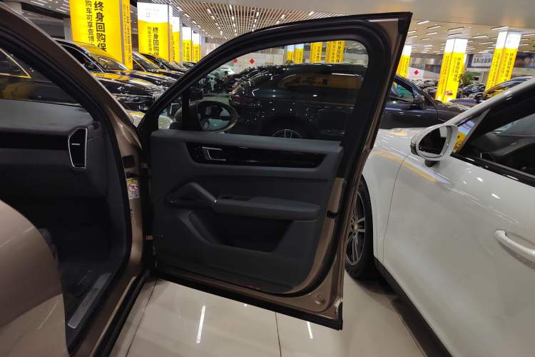 Used Porsche Cayenne 2018 Cayenne 3.0T Right Front Door Interior