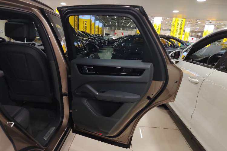 Used Porsche Cayenne 2018 Cayenne 3.0T Right Rear Door Interior