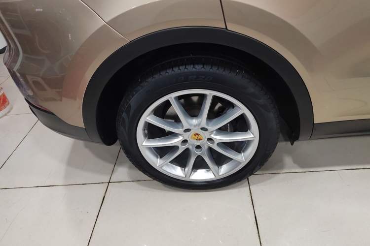 Used Porsche Cayenne 2018 Cayenne 3.0T Right Rear Wheel Hub