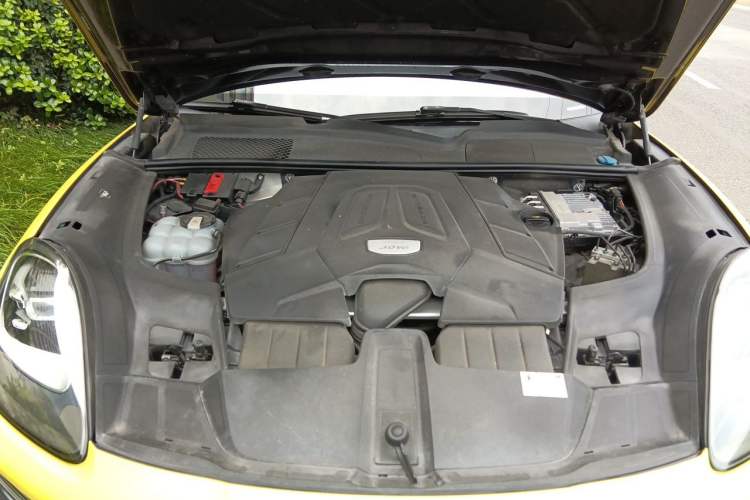 Used Porsche Cayenne 2018 Cayenne 3.0T Engine Bay
